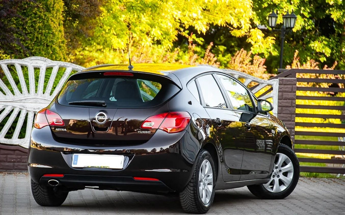 Opel Astra cena 29900 przebieg: 170000, rok produkcji 2012 z Bierutów małe 596